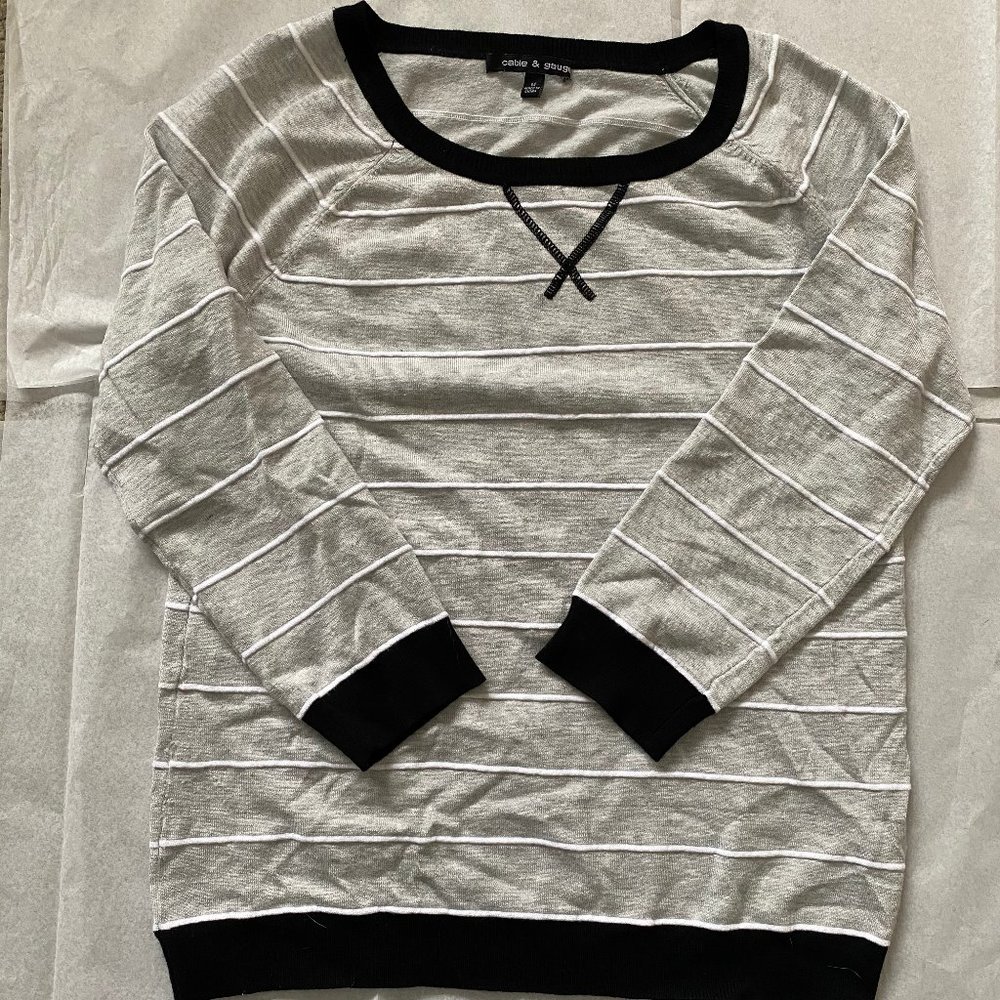 ⚪️grey striped sweater⚪️